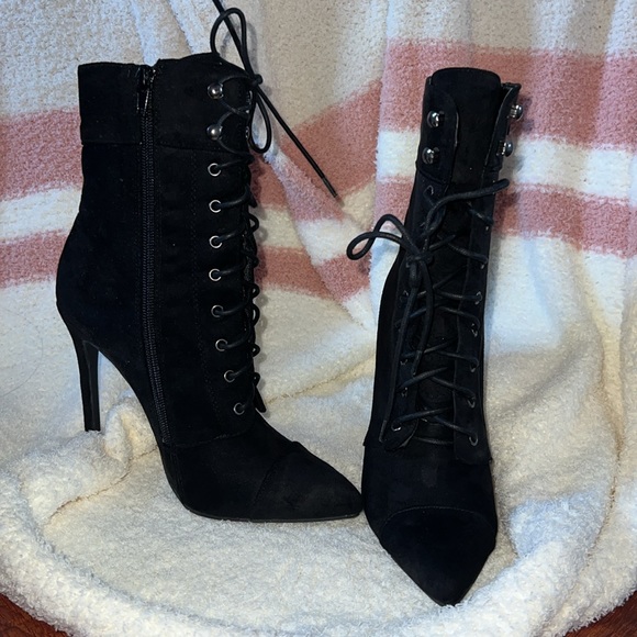 New size 7 from LOLA SHOETIQUE - Picture 3 of 3